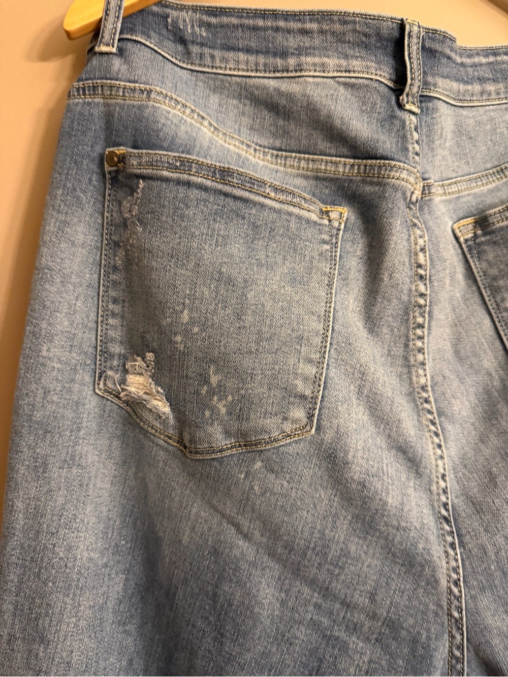 Judy Blue High Rise Ultra Distressed Capri Jeans Sz 20W Bleach Splatter Raw Hem - Picture 8 of 9
